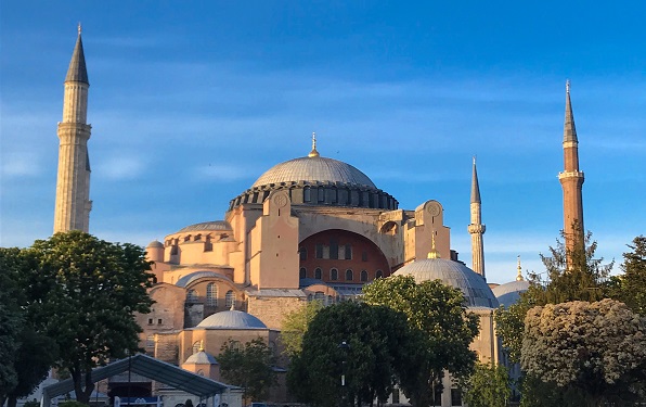 مسجد ایاصوفیه از جاذبه‌های گردشگری در قاره اروپا